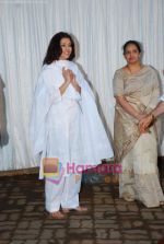 aishwarya Rai Bachchan with brinda Rai at Simple Kapadia_s prayer meeting in Juhu on 13th Nov 2009 (2).JPG